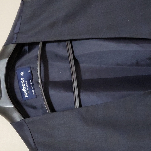 Suits - Picture 3 of 3